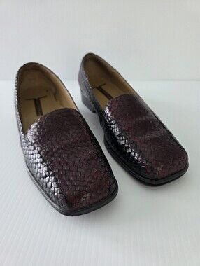 Trotters W9mans 9.5M Woven Leather Slip-On Loafers in Deep Burgundy and Black